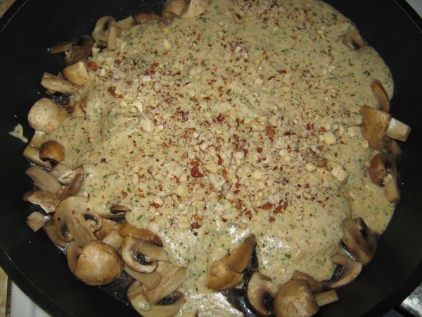 Champignons mit Nusssauce